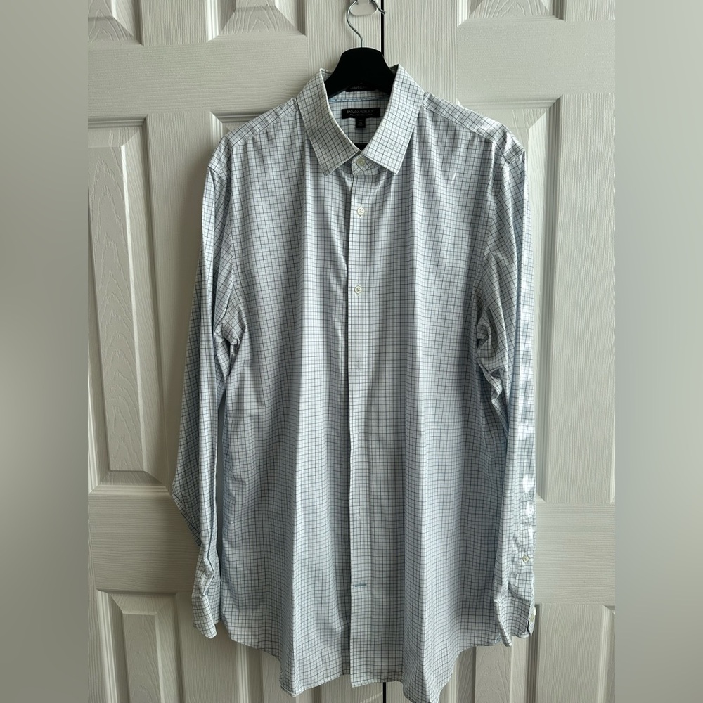 Banana Republic White and Blue Casual Button Down Shirt